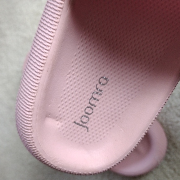 Joomra women's pink puffy slides. Mint condition. Size 11 - Picture 3 of 9